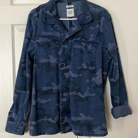 Gap navy blue Camo Shaket - Picture 1 of 3